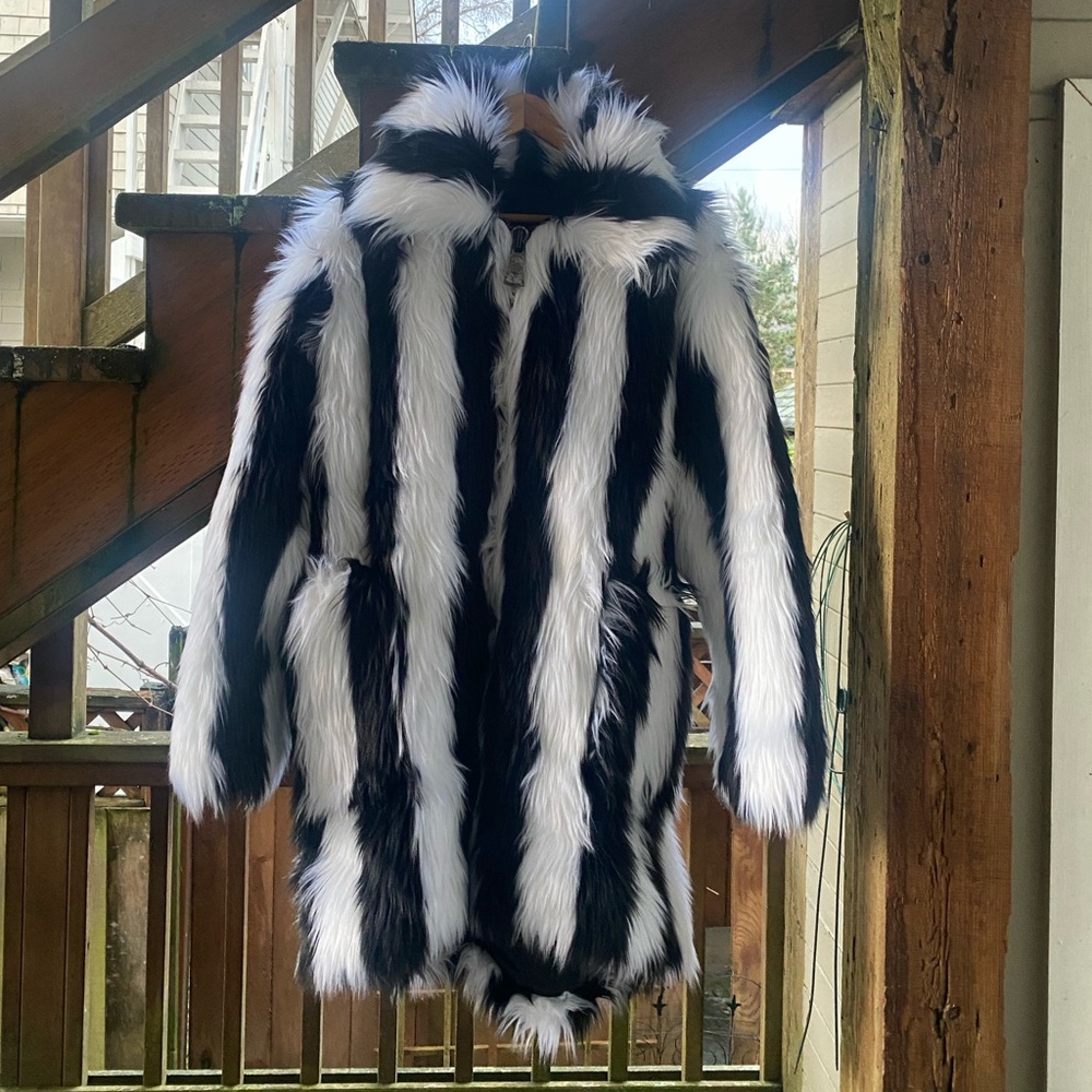 NWOT Veral Supply “ The White Lines “ black and white striped fur coat